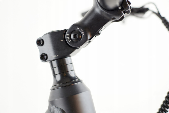 Rower elektryczny trekkingowy 700C 28 cali aluminiowy rama 18 cala M 10.4Ah