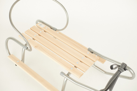 Sanki z podnóżkami i oparciem