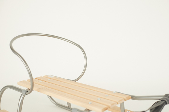 Sanki z podnóżkami i oparciem