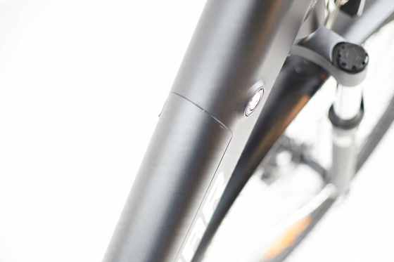 Rower elektryczny trekkingowy 700C 28 cali aluminiowy rama 18 cala M 10.4Ah